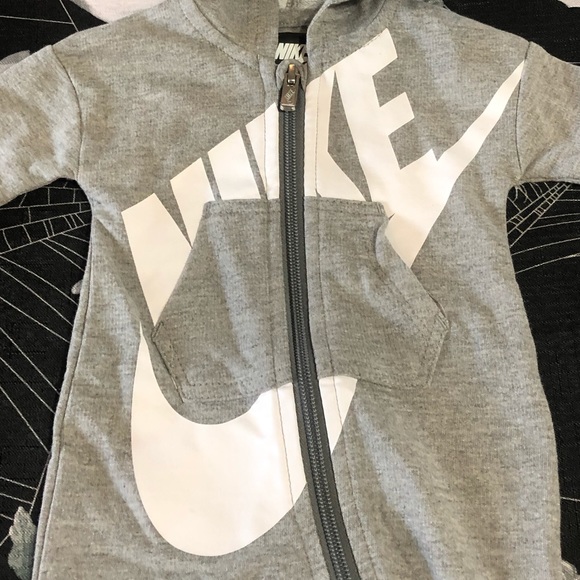 NIKE AIR ZIP UP HOODIE KIDS ROMPER NEWBORN 0-3M - Picture 3 of 11